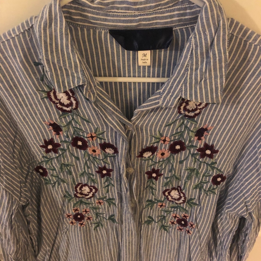 Embroidered button down - Picture 2 of 4